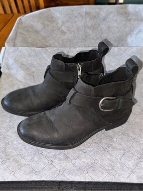 UGG Black Zippered Ankle Boots